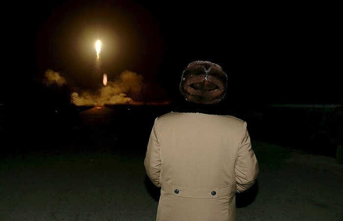 الرئيس الكوري الشمالي يعتبر التجربة الصاروخية لبلاده “نجاحا كبيرا”