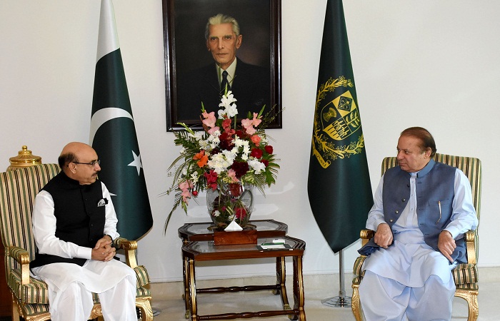 نواز شريف يؤكد استمرار باكستان في تقديم الدعم المعنوي والسياسي لنضال الكشميريين
