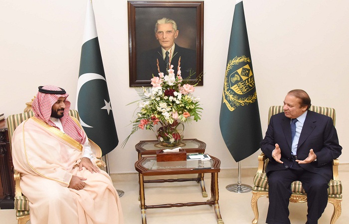 عودة وزير الدفاع السعودي إلى بلاده بعد لقائه برئيس الوزراء وقائد الجيش الباكستاني