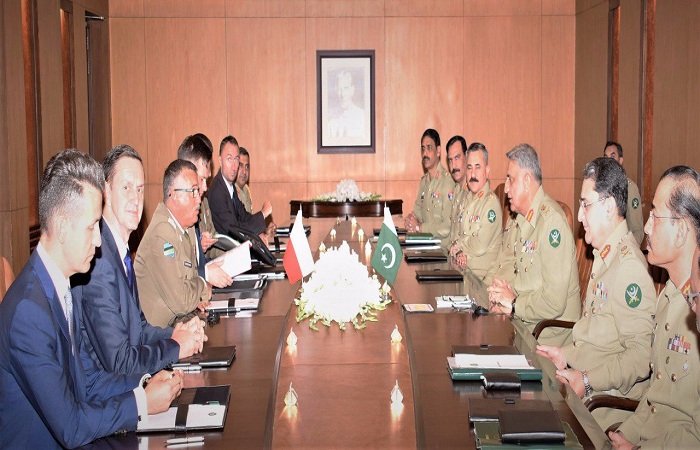  قائد القوات البرية البولندية يلتقي رئيس أركان الجيش الباكستاني