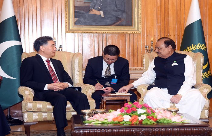 نائب رئيس الوزراء الصيني يلتقي الرئيس الباكستاني
