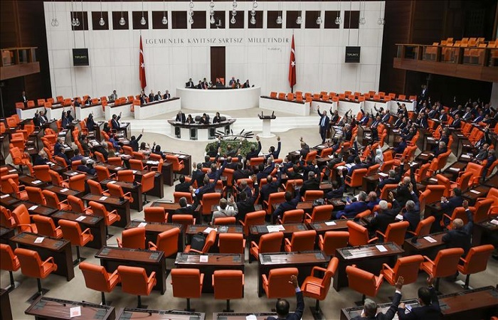 البرلمان التركي يوافق على تعزيز صلاحيات أردوغان