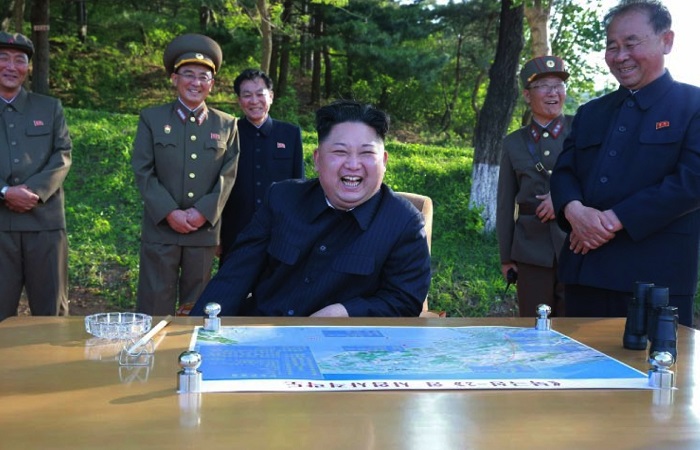 كيم جونغ-اون الصاروخ العابر للقارات “هدية للاميركيين”