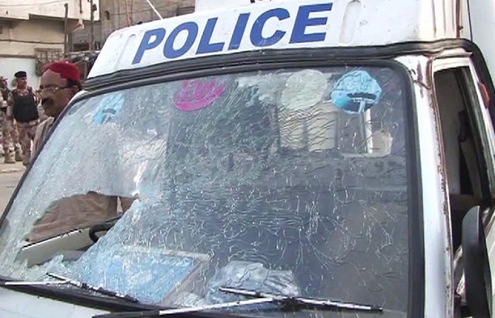 استشهاد أربعة أشخاص بهجوم على سيارة للشرطة جنوبي باكستان