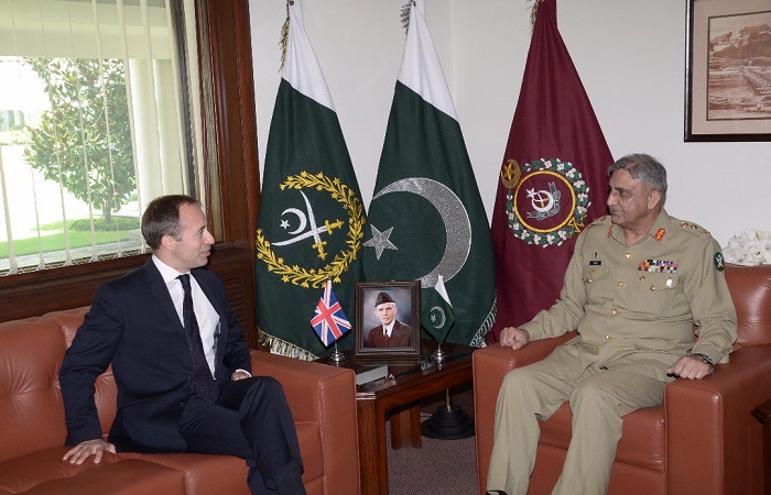 السفير البريطاني لدى باكستان يلتقي  رئيس الأركان الجيش الباكستاني