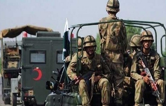 القوات الباكستانية تحبط عملية إرهابية وتقضي على إرهابيين اثنين