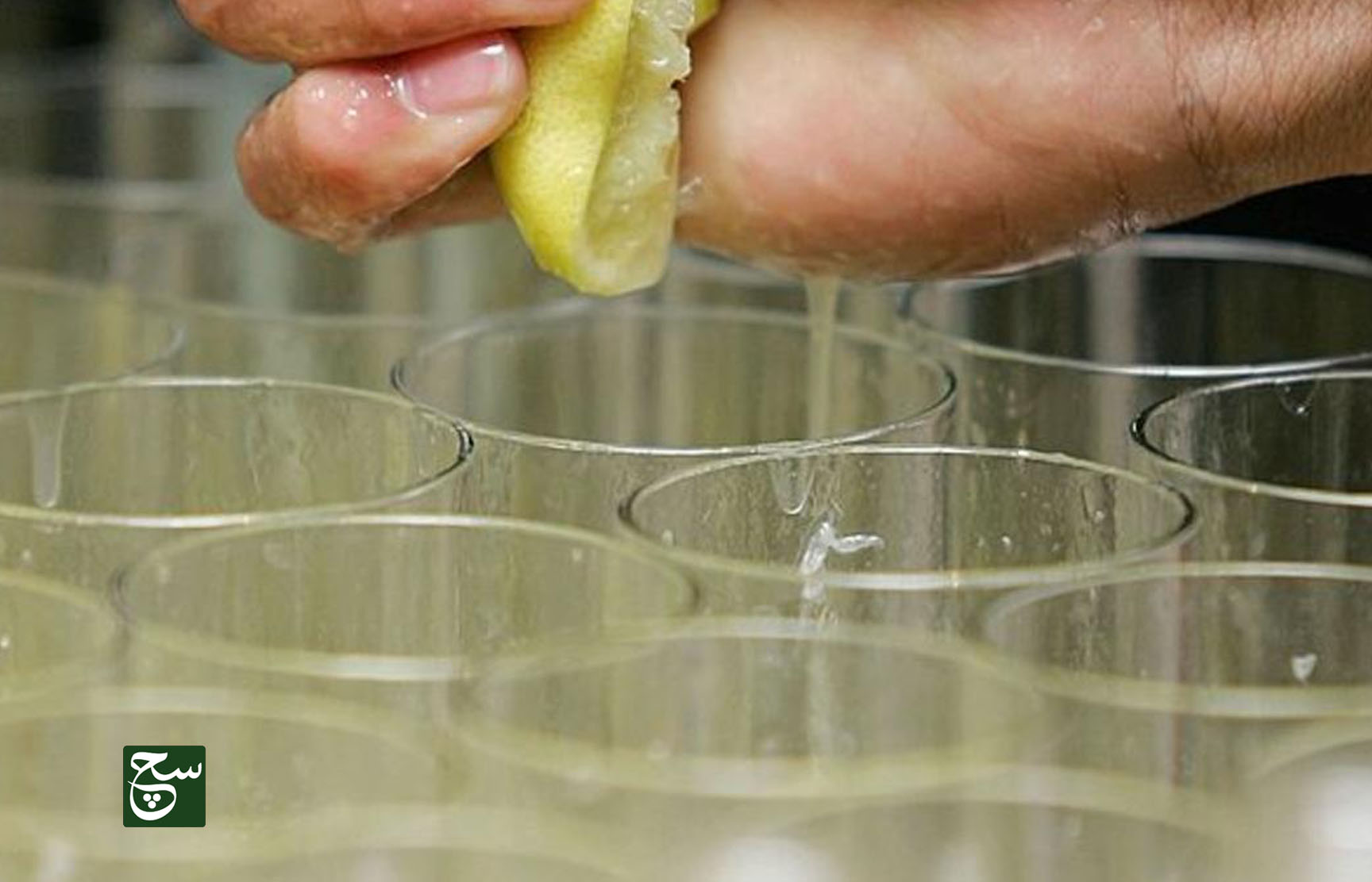 ماذا يحدث إذا شربت الماء مع قطع ليمون كل يوم؟
