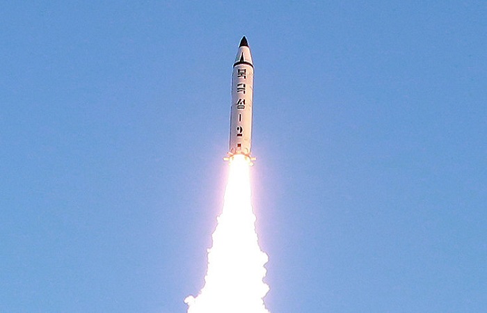 كوريا الشمالية تعلن نجاح إطلاق جديد لصاروخ باليستي