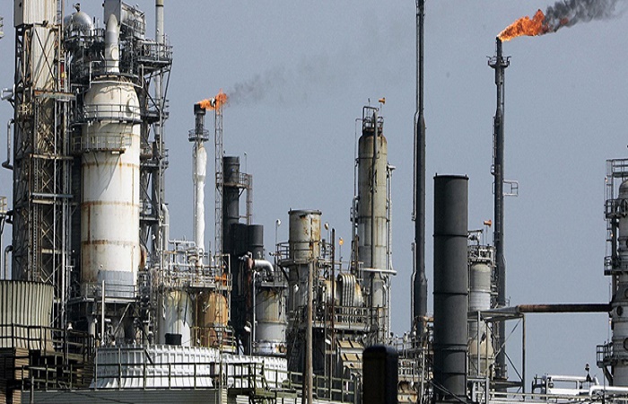 أسعار النفط تشهد استقرارا بسبب التوقعات بتمديد خفض الإنتاج