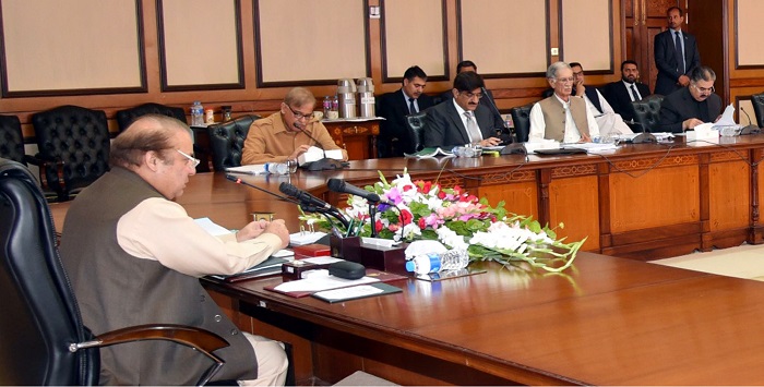 رئيس الوزراء الباكستاني خلال ترأسه اجتماع مجلس الاقتصاد الوطني