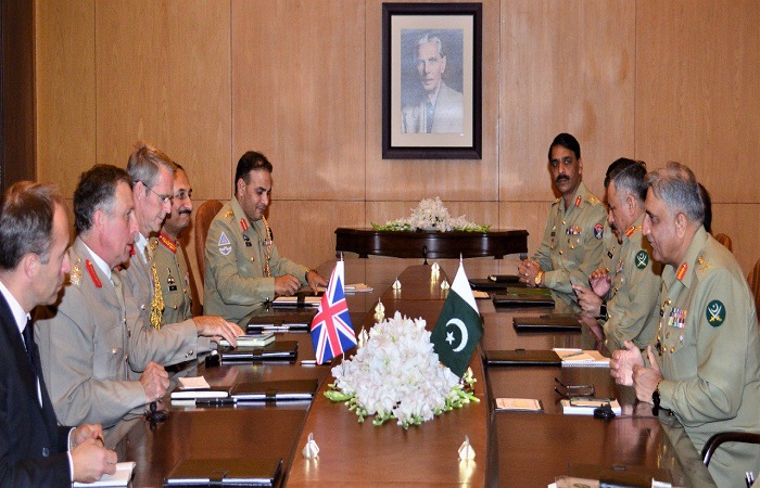 رئيس الأركان العامة للجيش البريطاني يلتقي رئيس أركان الجيش الباكستاني