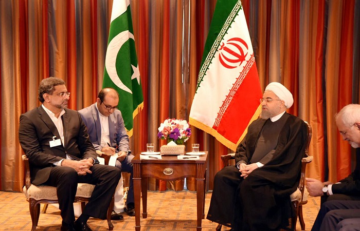 رئيس الوزراء الباكستاني والرئيس الإيراني يبحثان الوضع الأمني في المنطقة