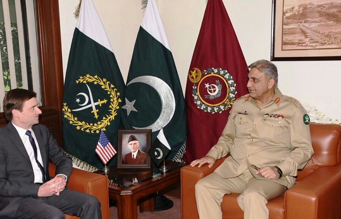 السفير الأمريكي لدى باكستان يلتقي رئيس أركان الجيش الباكستاني