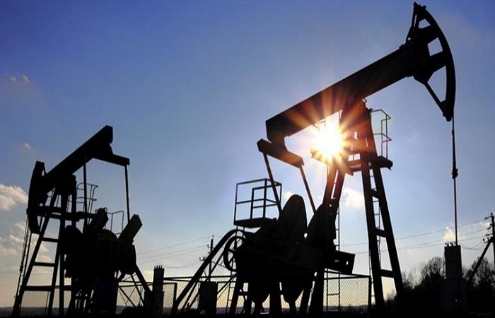 النفط يتراجع مع زياة منصات الحفر الأميركية