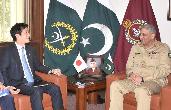 المستشار الأمني القومي لرئيس الوزراء الياباني يلتقي رئيس أركان الجيش الباكستاني