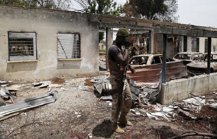 مئات النيجيريين يفرون بعد إحراق 