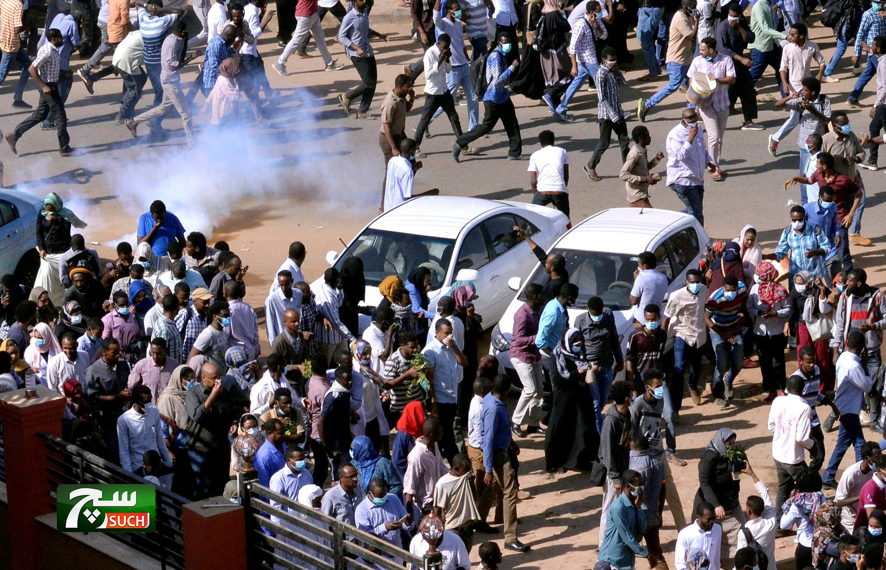 الشرطة السودانية تطلق قنابل الغاز لتفريق المحتجين في أم درمان