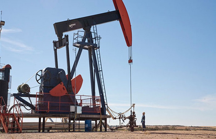 أسعار النفط تهبط أكثر من 1% مع تعافي الإنتاج الأمريكي
