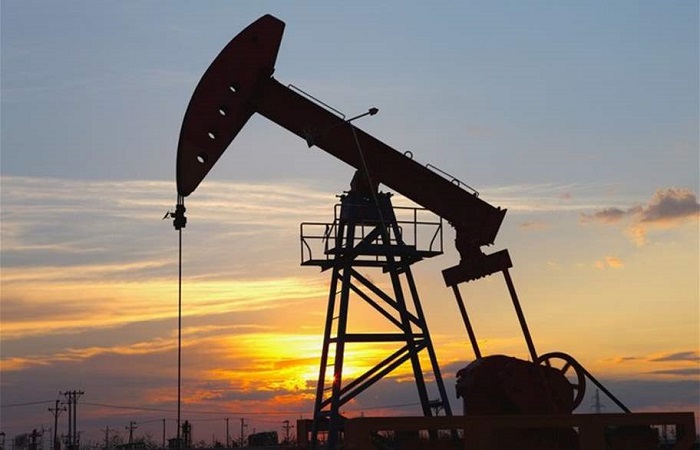 أسعار النفط تتراجع بفعل احتمال زيادة الإمدادات