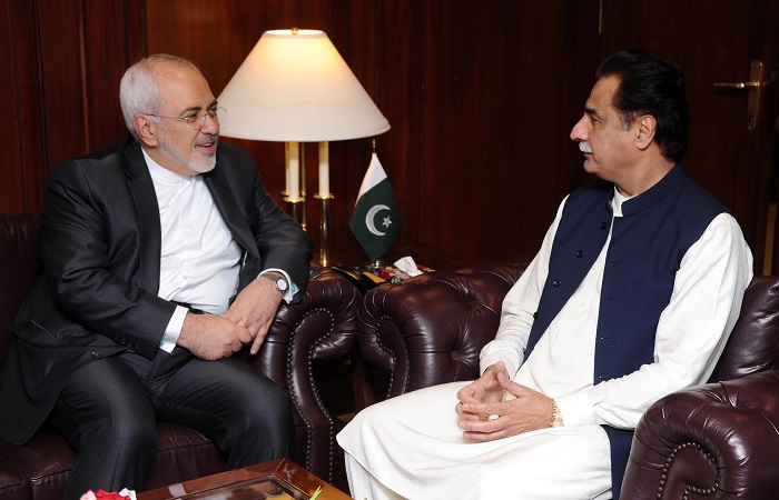 وزير الخارجية الايراني يلتقي رئيس المجلس الوطني الباكستاني