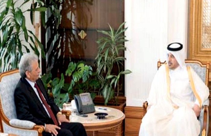 وزير الإنتاج الدفاعي الباكستاني يلتقي رئيس الوزراء القطري