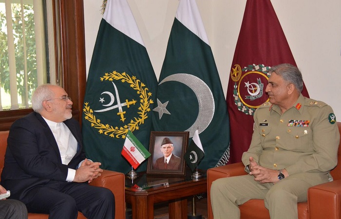 وزير الخارجية الإيراني يلتقي رئيس الأركان الجيش الباكستاني 