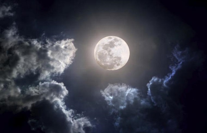 هل يمكن للقمر أن يؤثر على نومك؟