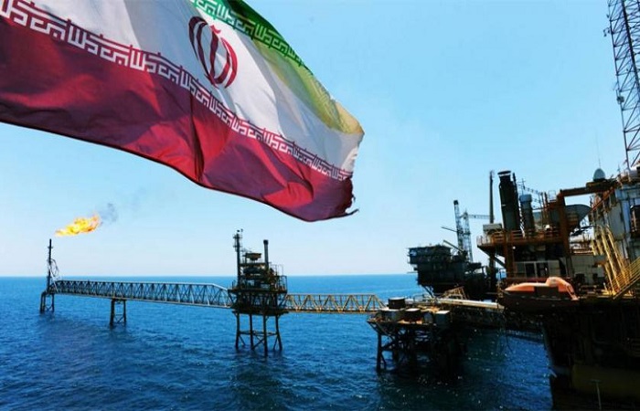 “استثناءات” النفط الإيراني تهبط بالأسعار