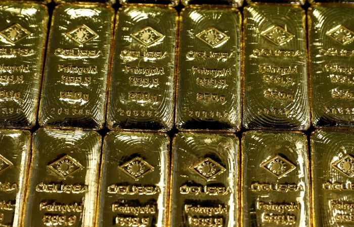 الذهب ينزل لأقل سعر في شهر مع تعزز الدولار