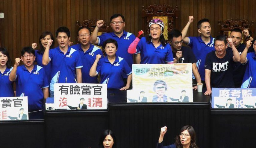 المعارضة التايوانية تحتل البرلمان مجددا بعد اشتباكات