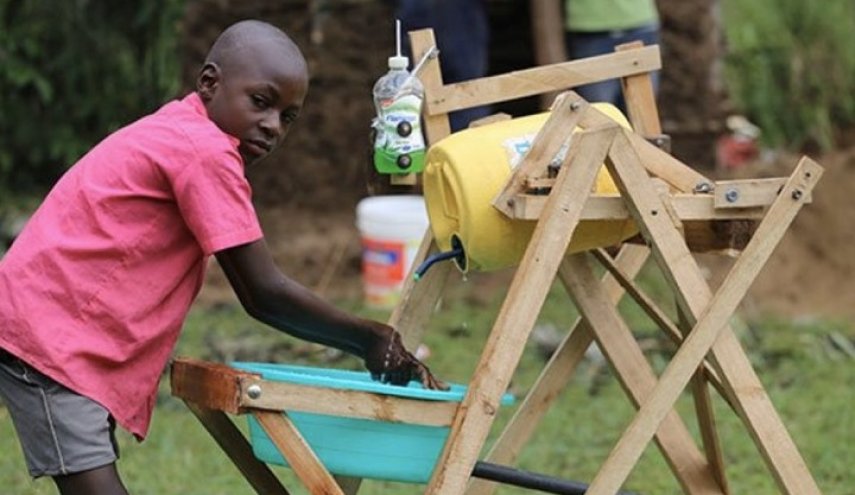 طفل كيني يصنع آلة تحد من انتقال عدوى كورونا