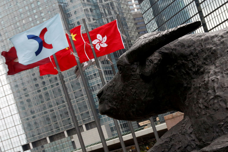 بورصة هونغ كونغ تتراجع أكثر من ۴ بالمئة خلال الجلسة