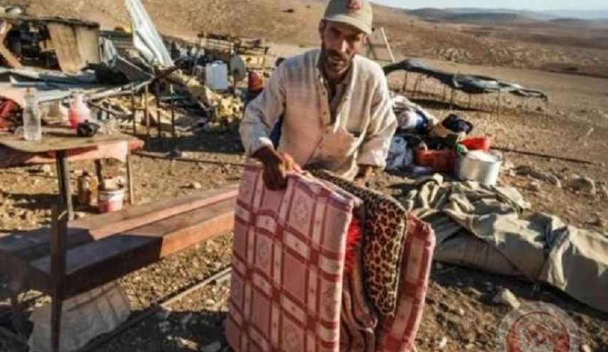 الاحتلال يطرد ۱۰ عائلات فلسطينية من مساكنهم في الأغوار