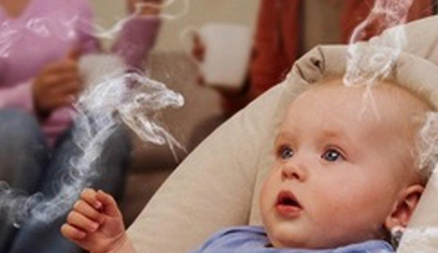 ۵ مخاطر على الأطفال بسبب تدخين الآباء