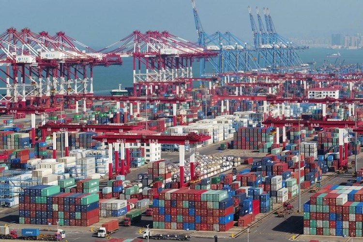 الصادرات الصينية تحافظ على قوتها في تموز/يوليو