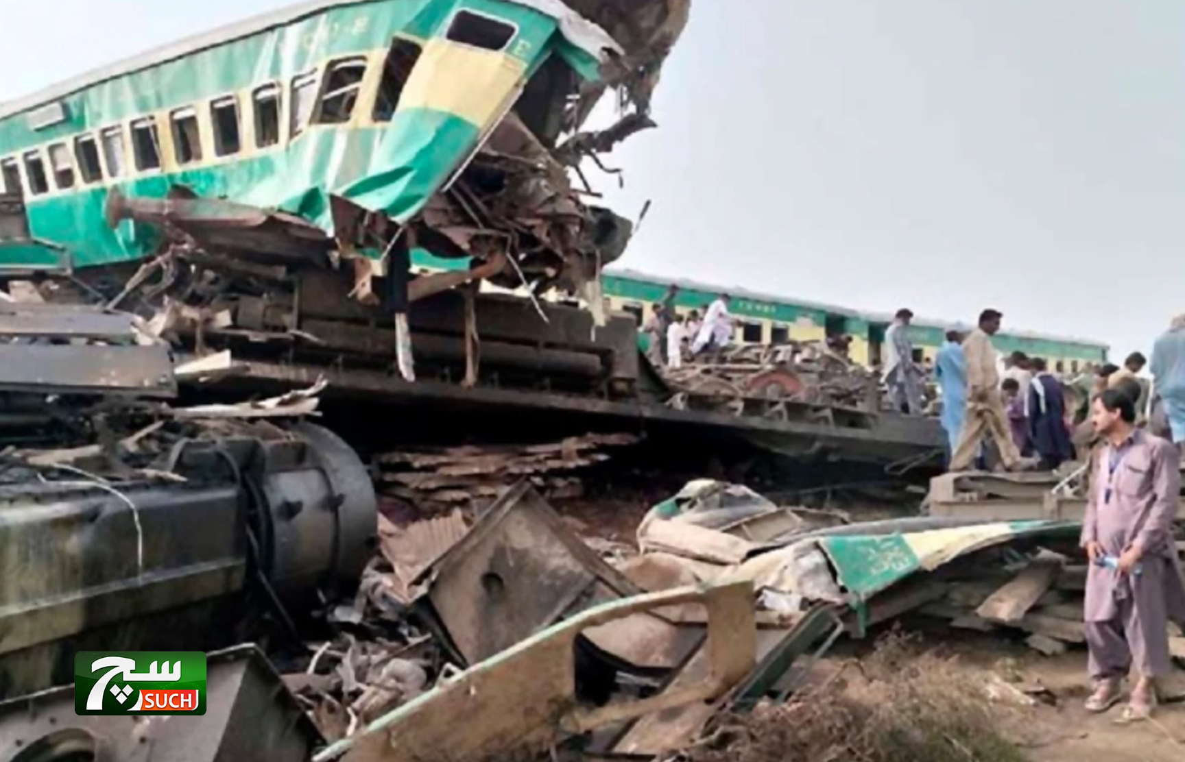 مقتل 30 شخصا على الأقل إثر حادث تصادم قطارين في جنوب باكستان