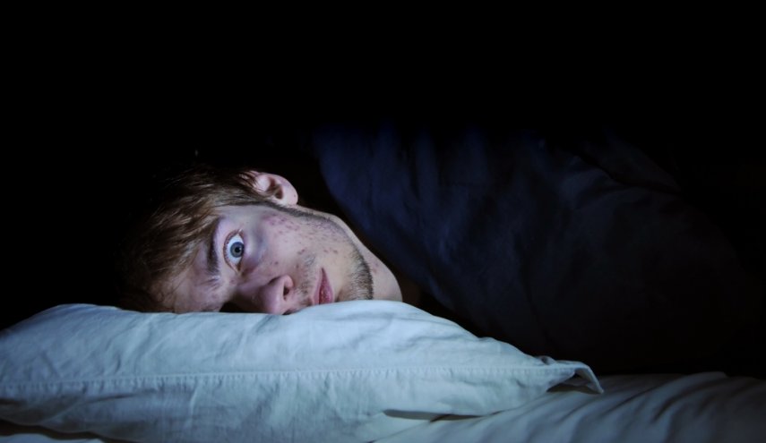دراسة تكشف أضرارا صحية بالغة للنوم أقل من ۶ ساعات يوميا