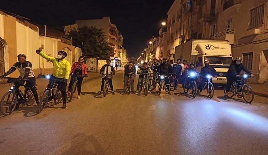 حظر تجول بتونس يدفع هواة الدراجات الهوائية الى احتلال الشارع