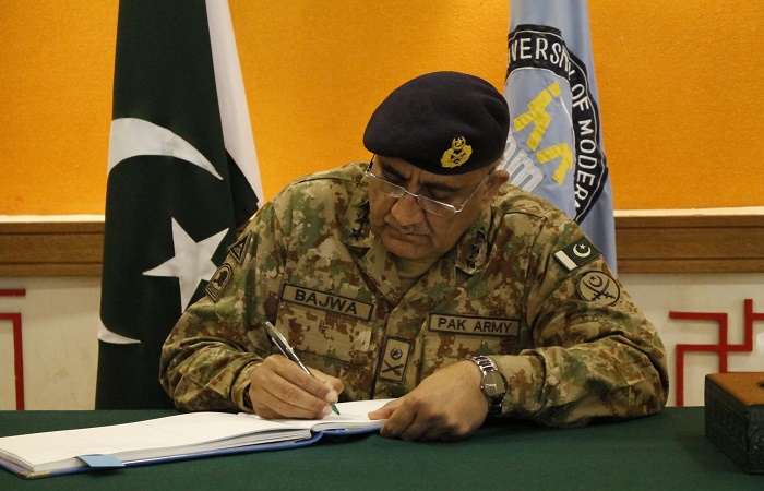 رئيس أركان الجيش الباكستاني يصادق على أحكام الإعدام بحق 15 إرهابيا