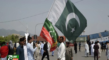 اقتصاد متهالك ودين عام ضخم وعملة متراجعة: باكستان تبحث عن مساعدة لدى صندوق النقد