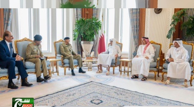 أمير قطر يبحث تطورات المنطقة مع قائد جيش باكستان