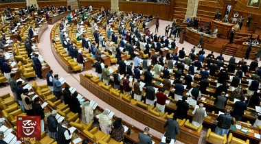 باكستان: الرئيس يعطل الدعوة لجلسة البرلمان وصراع جديد بشأن تشكيل الحكومة